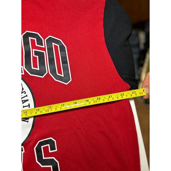 NBA Chicago Bulls Colorblock Graphic Sweatshirt Women’s Size XL Pullover - Picture 4 of 5